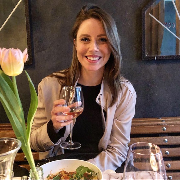 Meet your Posher, Celeste - Picture 3 of 3